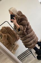 Načítať obrázok do zobrazovača galérie, Dámsky pravý kožuch z líšky “FREW” Topkožuchy.sk
