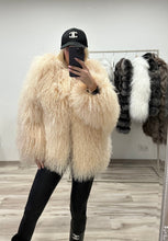 Načítať obrázok do zobrazovača galérie, Dámsky pravý mongolský kožušinový kabát “RUE” Topkožuchy.sk
