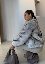 Načítať obrázok do zobrazovača galérie, Luxusný kožuch z líšky “AMENIA” Topkožuchy.sk
