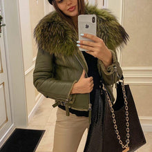 Načítať obrázok do zobrazovača galérie, Dámska luxusná zimná pravá kožená bunda s bohatým golierom z mývala ROSY Clothing Topkozuchy.sk
