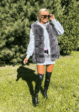 Načítať obrázok do zobrazovača galérie, Dámska kožušinová vesta z polárnej líšky AVRIL Pravá kožušinová vesta Topkozuchy.sk
